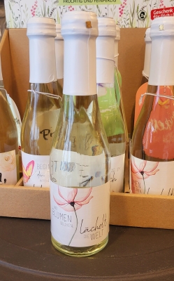 Perlwein Wo Blumen blhen, lchelt die Welt