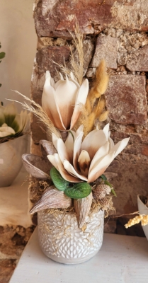 Gesteck Magnolien, braun