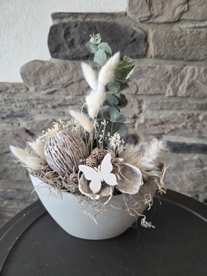 Kleines Gesteck grau wei